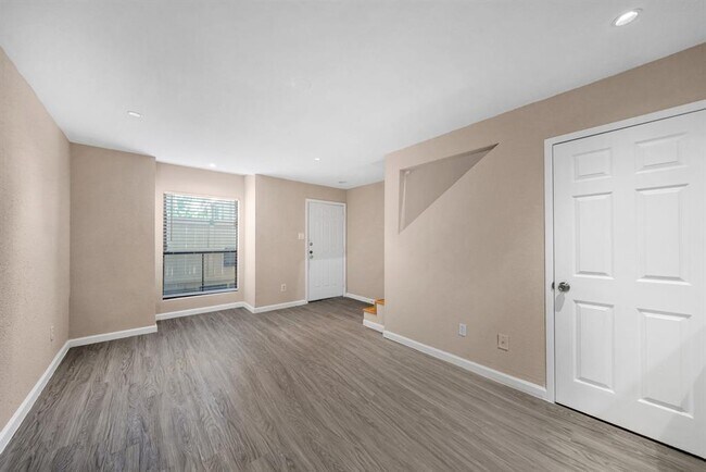 Building Photo - 2110 Wilcrest Dr