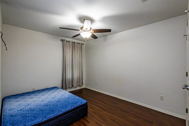Building Photo - 5520 Stallion Ln