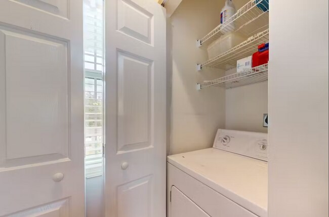 Building Photo - River Oaks Condos