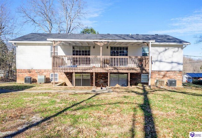 Building Photo - 244 Pinewood Dr