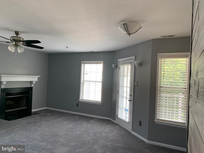 Building Photo - 809 Willings Way