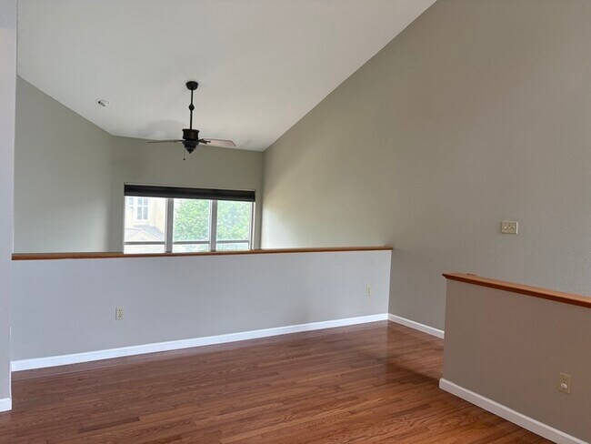 Building Photo - West County 4th/ 3Bth Townhome