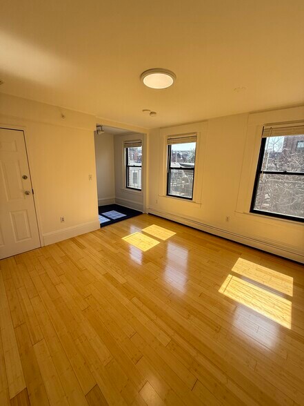 Building Photo - 4 Milford St