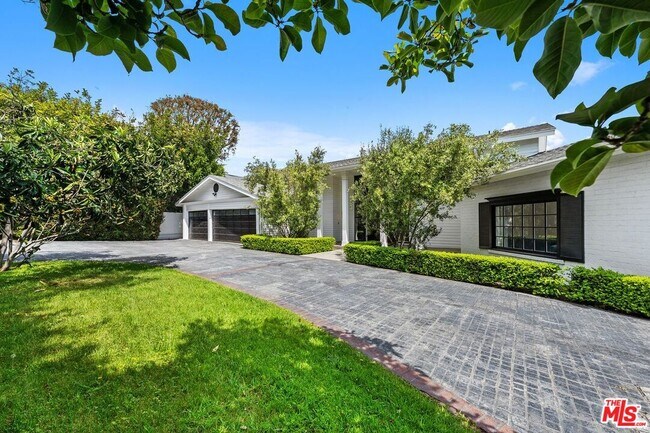 Building Photo - 400 Chautauqua Blvd