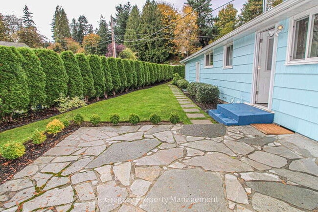 Building Photo - 1202 44th St SE