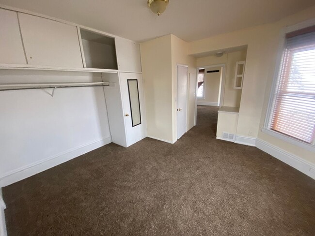 Building Photo - AVAILABLE May 1st - 1 Bed 1 Bath Upper Apt in Historic Building