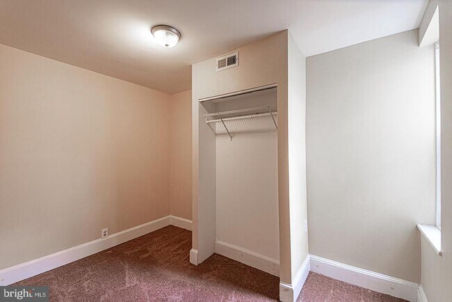 Building Photo - 1535 S Hicks St