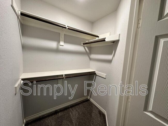 Building Photo - 1310 Sabine St