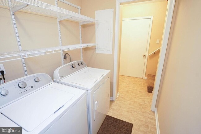 Building Photo - 5679 Anchor Pl