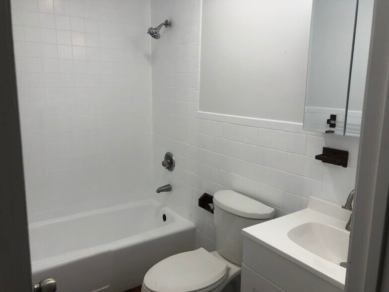 Building Photo - 114 Lawton St