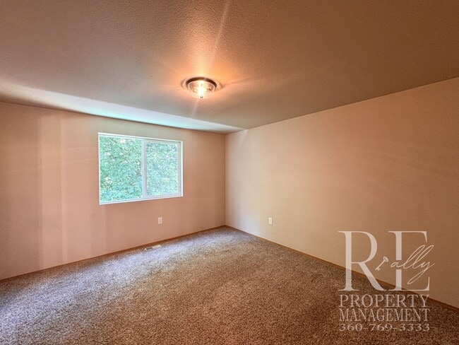 Building Photo - 2090 NE Green Glen Ln