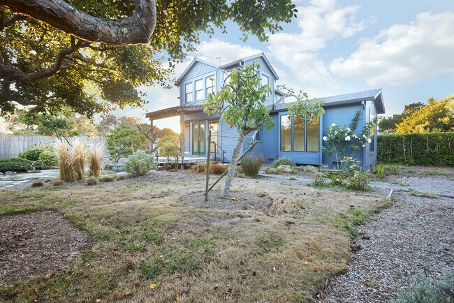 Building Photo - 166 Cedar Rd