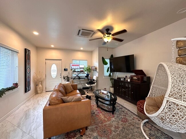 Building Photo - Two Story 3 Bedrooms and 2.5 Bathroom Home for Rent in Core Central Austin, North of Hyde Park