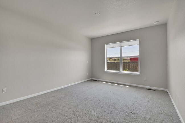 Building Photo - $2,895.00 - $500 OFF First Month's Rent - ...