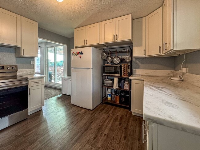 Building Photo - 3238 Alani Dr