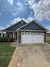 Building Photo - Your Next 3BR Home Awaits – Pets Welcome!