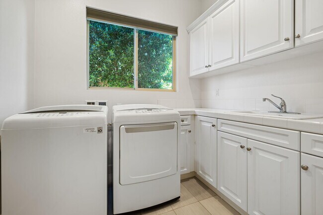 Building Photo - 81805 Four Seasons Pl