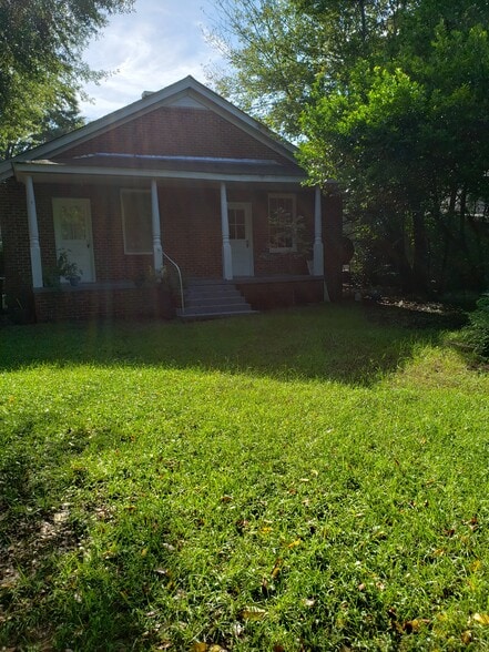 Back Porch - 2800 Grace St