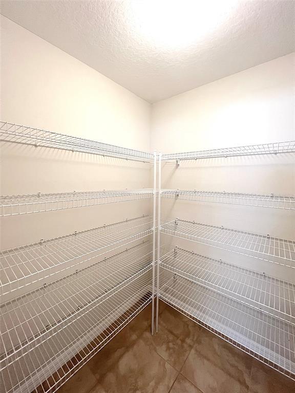 Building Photo - 9 Raemond Ln