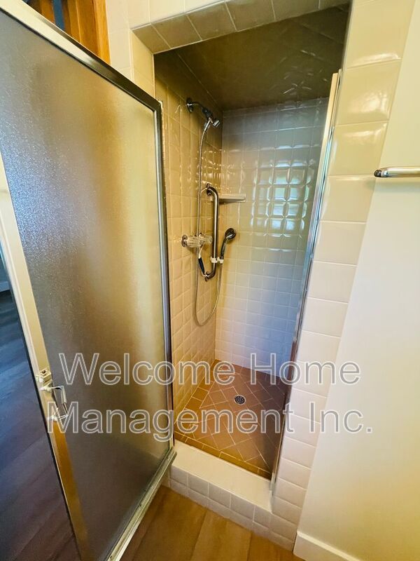 Building Photo - 3945 Euclid Ave