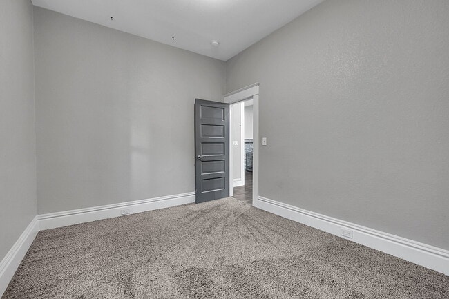 Building Photo - $3,040.95, $300 off the first month's rent, 4 Beds - 2 Bath, Single Family Home in Denver with Wa...