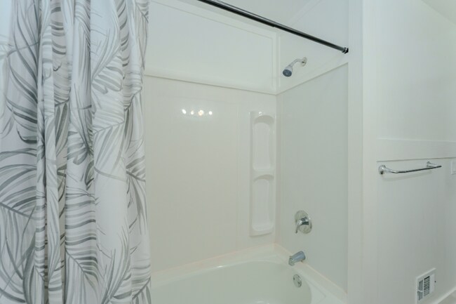 Building Photo - 5612 Colerain Ave