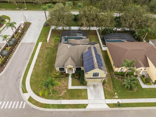 Building Photo - Large Beautiful Legacy Park Villa: 5BR, Pool & Near Disney