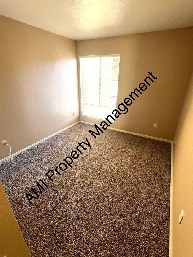 Building Photo - 1/2 OFF 1ST MONTH"S RENT!! MOVE IN BY DECEMBER 1ST!!