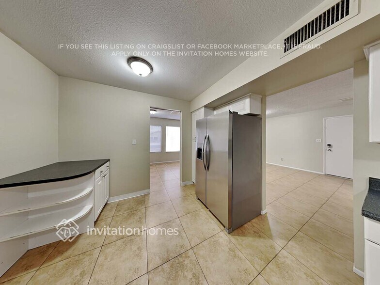 Building Photo - 2386 W Betty Elyse Ln