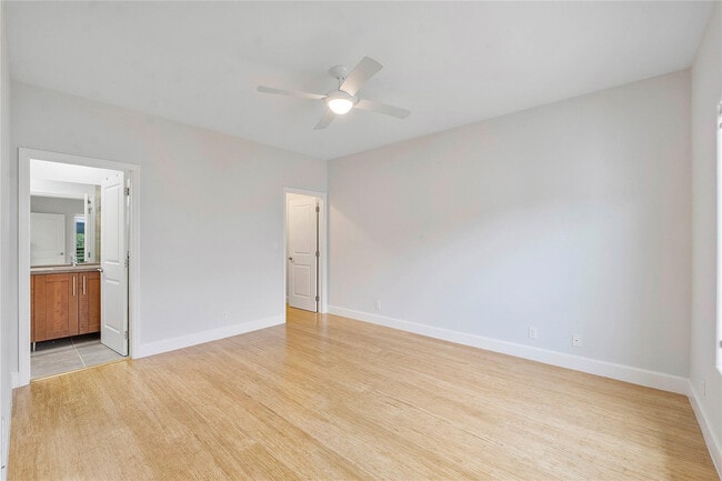Building Photo - 825 NE 17th Way