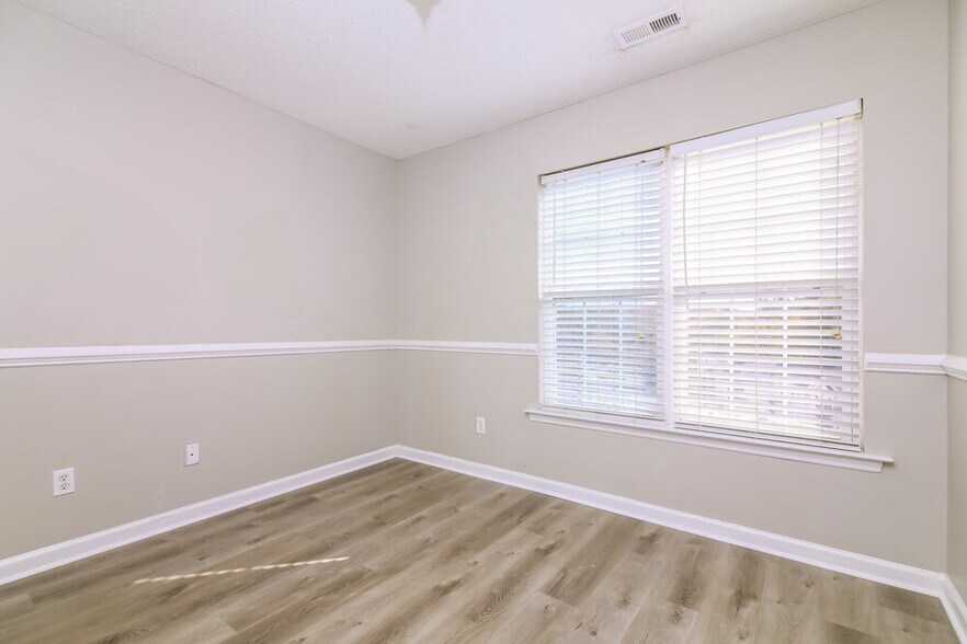 Building Photo - 128 Pondfield Ct