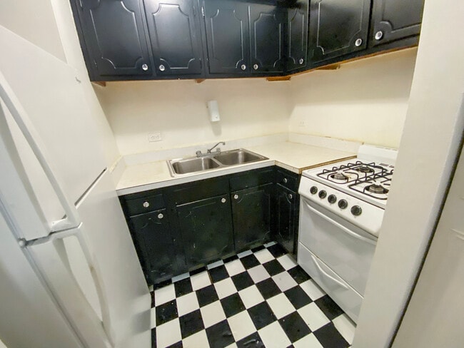 Building Photo - 516 W Melrose St