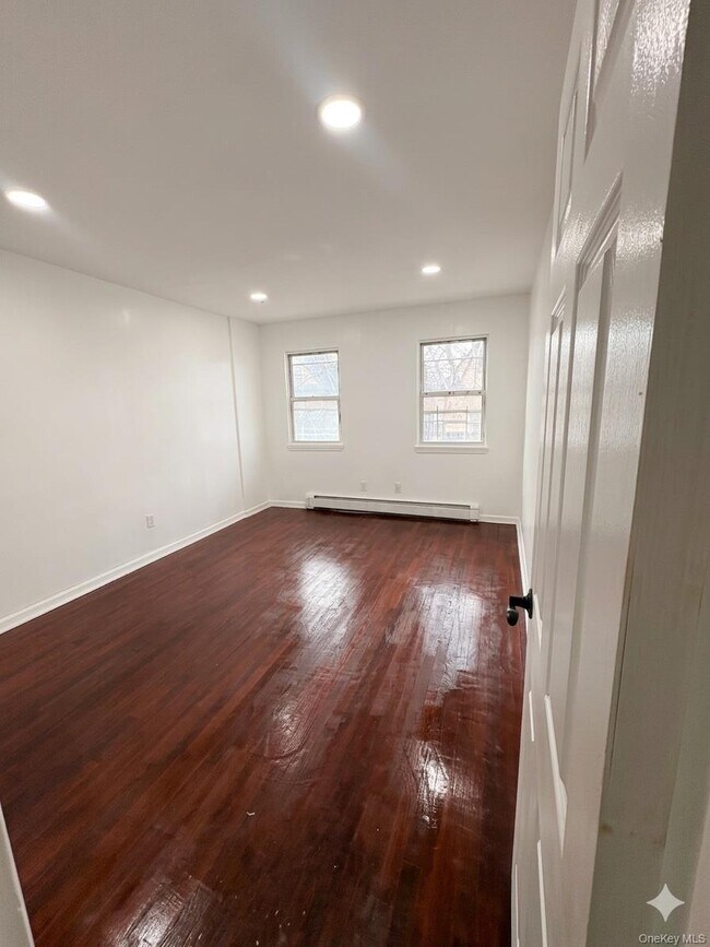 Building Photo - 109-19-10202 202nd St