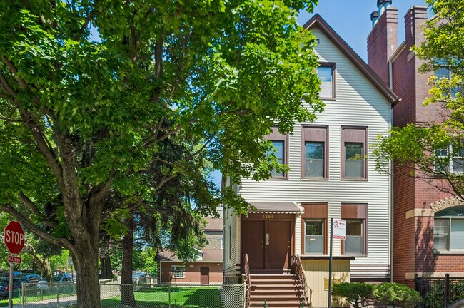 Building Photo - 1354 W George St