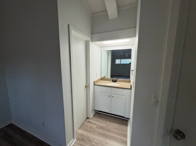 Building Photo - 229 St Luke Ct