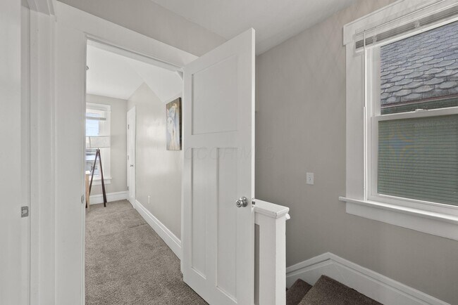 Building Photo - 664 Siebert St