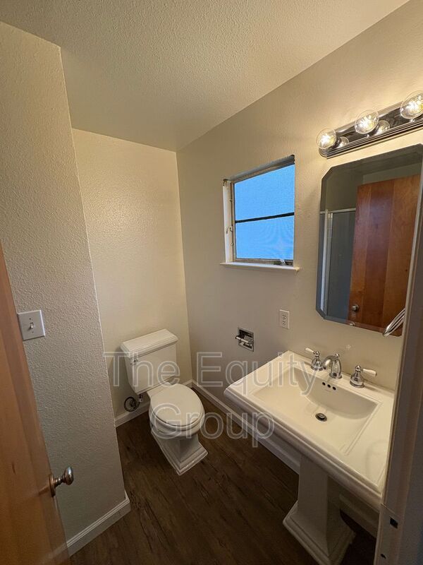 Building Photo - 1044 S Linda Vista St