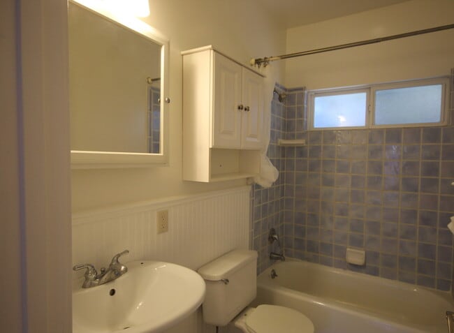 Building Photo - Prime Mid-City--Adorable Private Back Hous...