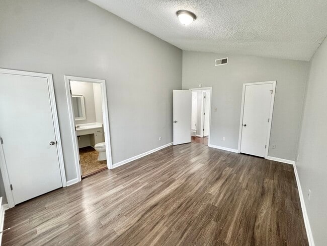 Building Photo - 6184 Holly Park Dr