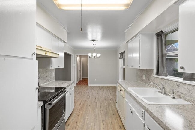Building Photo - 1519 Everitt St