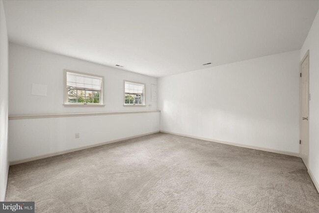 Building Photo - 20 Tenby Ct