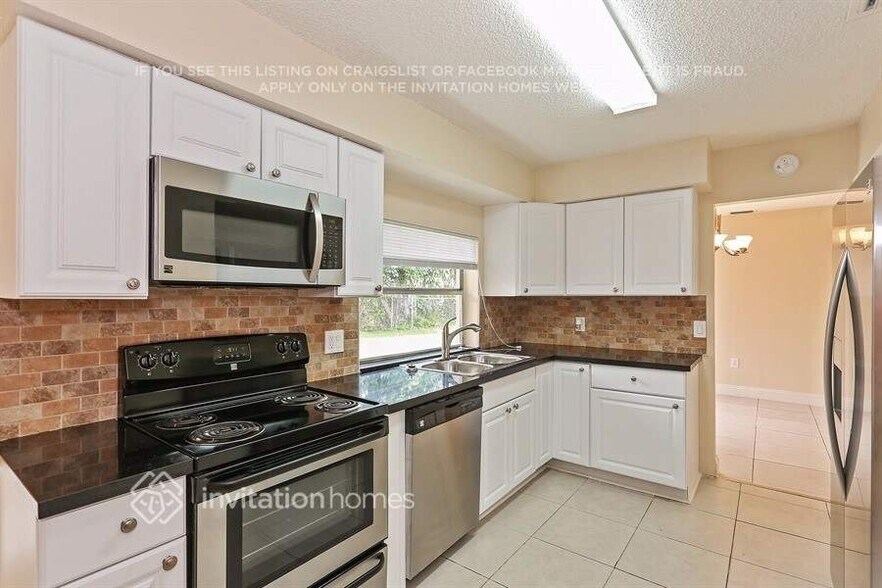 Building Photo - 8744 Southampton Dr
