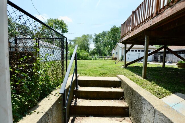 Building Photo - 4703 W Shore Dr