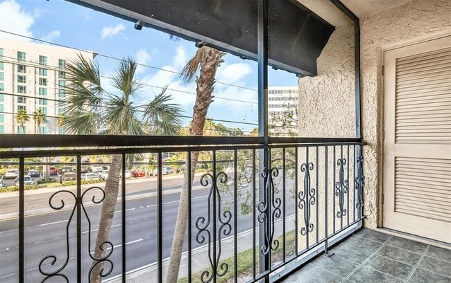 Building Photo - 5304 W Kennedy Blvd