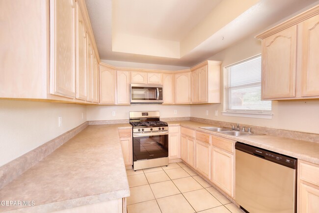 Building Photo - 3104 Tierra Paola Ln