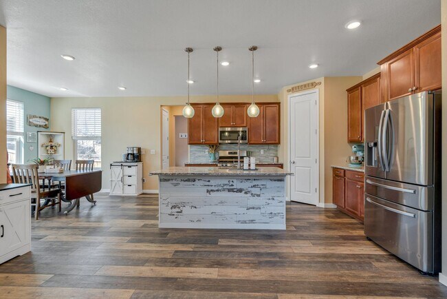 Building Photo - 5 Bed 4 Bath Home in Elizabeth