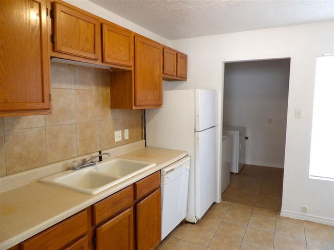 Building Photo - 2828 Mobley