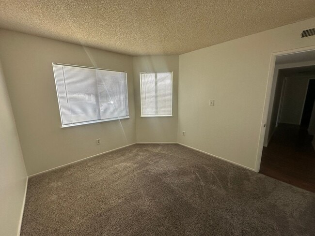 Building Photo - Elegant 4-Bedroom, 3-Bath Home in Prime Cul-de-Sac Location