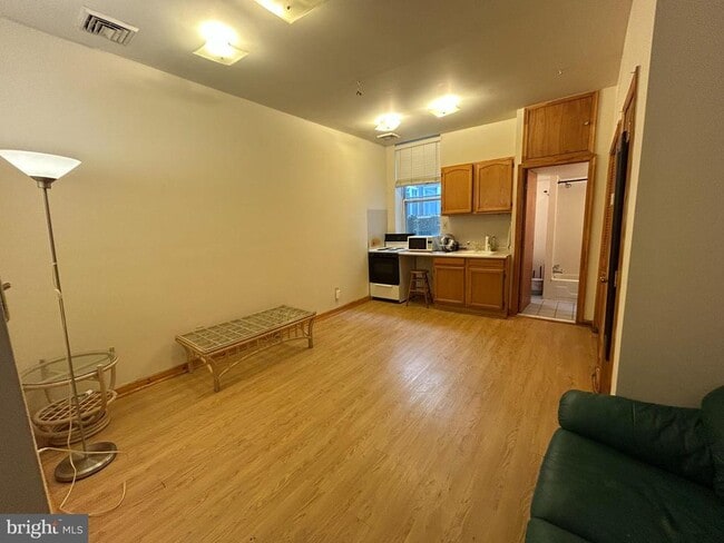 Primary Photo - 721 Sansom St