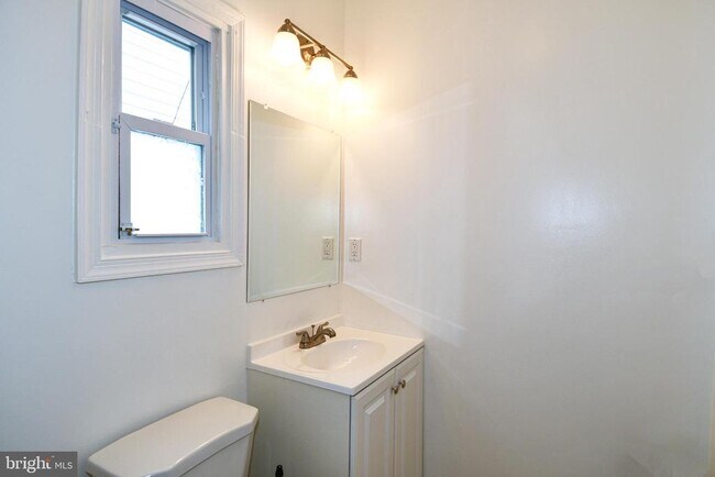 Building Photo - 737 Morton St NW